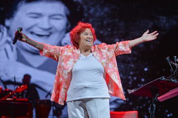 Selda Bağcan Harbiye Açıkhava’da hem senfonik hem klasik muhteşem bir konsere imza attı