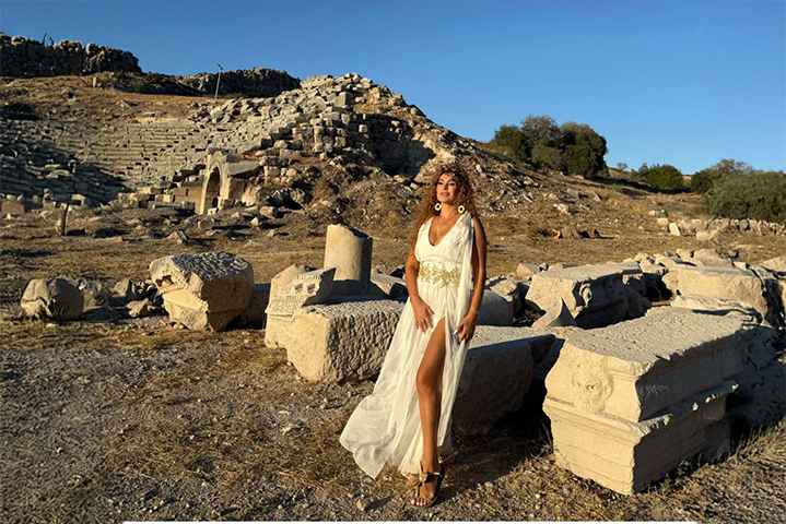 Romina Gas’tan Tarihle Buluşan Yeni Single: “Aşk Saf Duygudur”